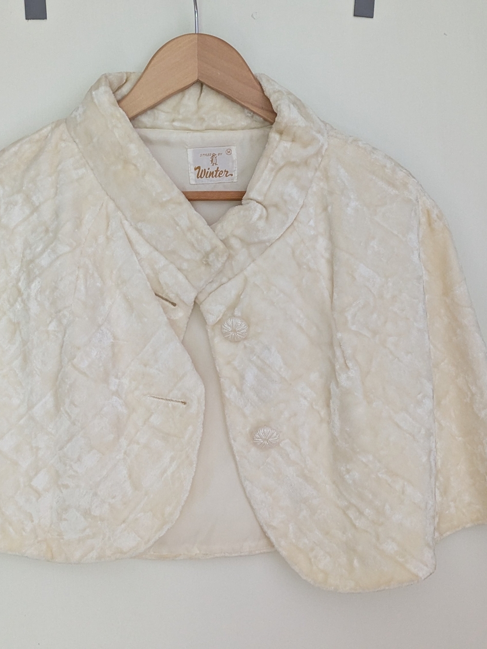 1960s Mid Century "Styled By Winter" Vintage Ivory Faux Fur Wrap Size Medium